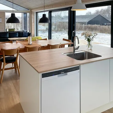Gorgeous In With Kitchen Holiday home *